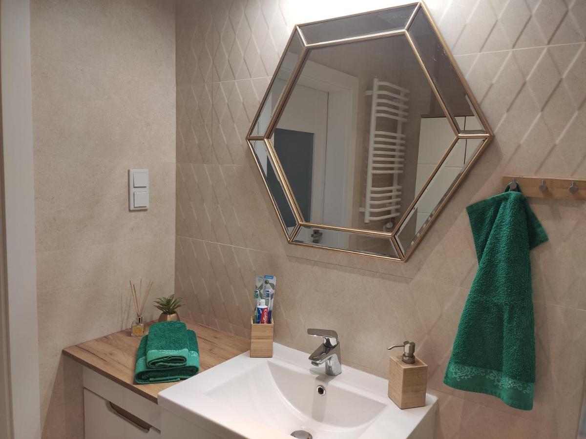 Przytulny apartament z ogródkiem Cracovia Exterior foto